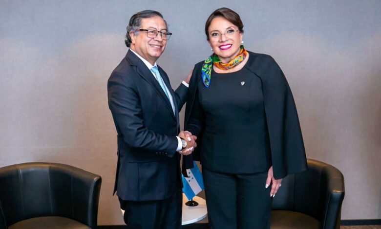 Presidenta Xiomara Castro respalda a Gustavo Petro ante denuncia de intento de Golpe de Estado en Colombia