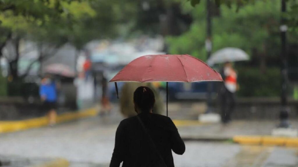 Pronostican lluvias y chubascos con actividad eléctrica para este jueves