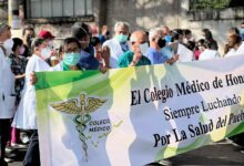 Médicos hondureños en asambleas informativas por demanda de mejoras laborales