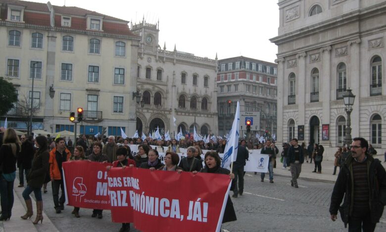 Miles de personas marchan en Lisboa