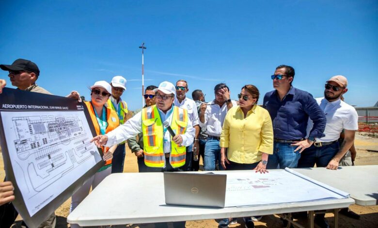 Presidenta Xiomara Castro supervisa avance de construcción del Hospital en Roatán