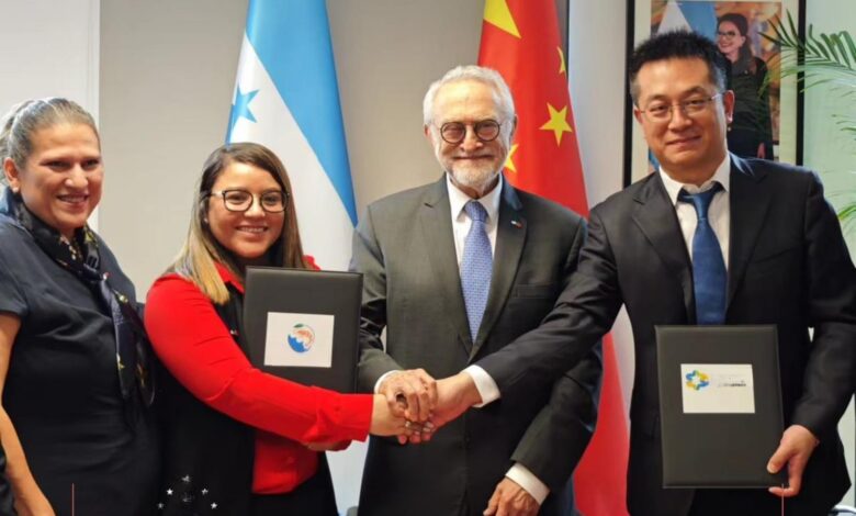 Camaronera hondureña firma dos contratos con empresas chinas