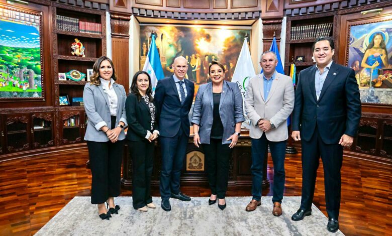 Presidenta Xiomara Castro se reúne con representantes de World Vision International