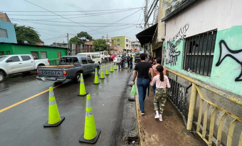 Cierre preventivo de la calle Las Piñatas en La Alameda por posible socavón