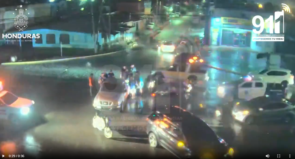 Colisión entre camioneta y motocicleta en SPS captada por cámaras 911(VIDEO)