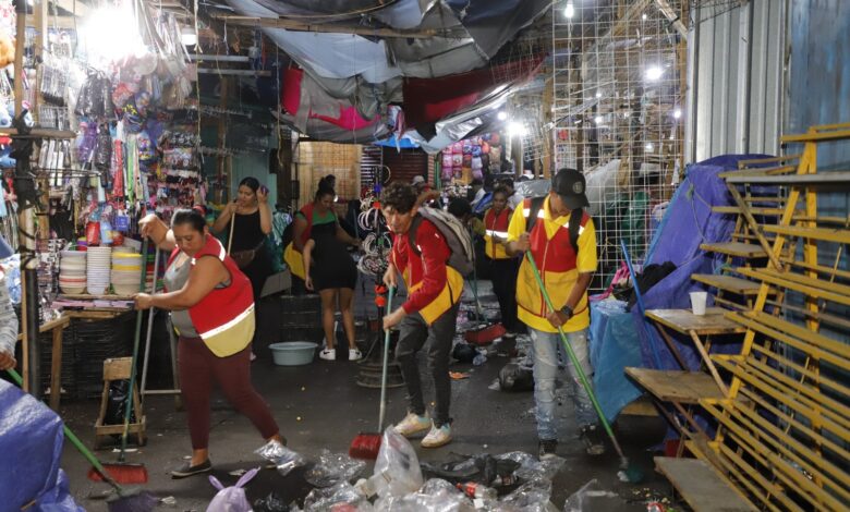 Alcaldía realiza operativo nocturno de limpieza en avenidas y mercados de Comayagüela