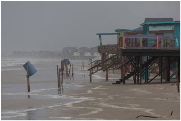 Beryl golpea la costa de Texas: Lluvias, vientos y cortes de energía