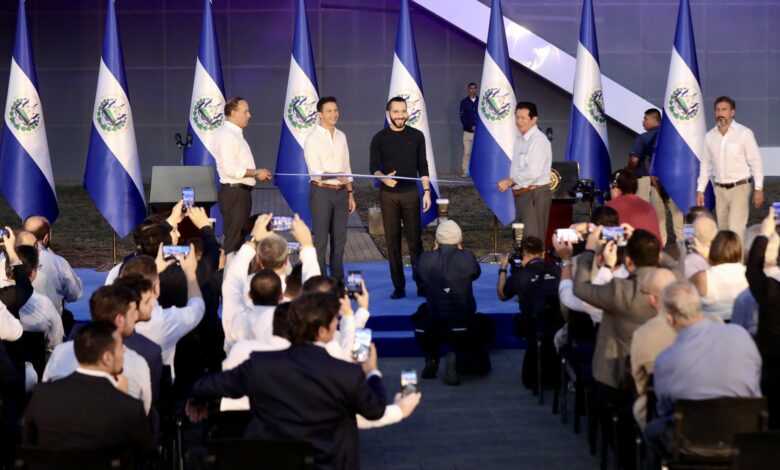 Bukele inaugura primer centro de datos comercial en El Salvador