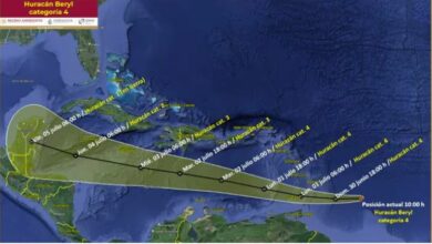 Huracán Beryl se debilita a categoría 2 y se dirige hacia la península de Yucatán