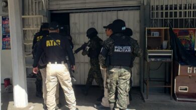 Ejecutan allanamiento para ampliar investigación por crimen de comerciante en SPS