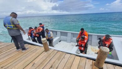 Tras intensa búsqueda, rescatan cuerpo de hombre desaparecido en aguas de Roatán