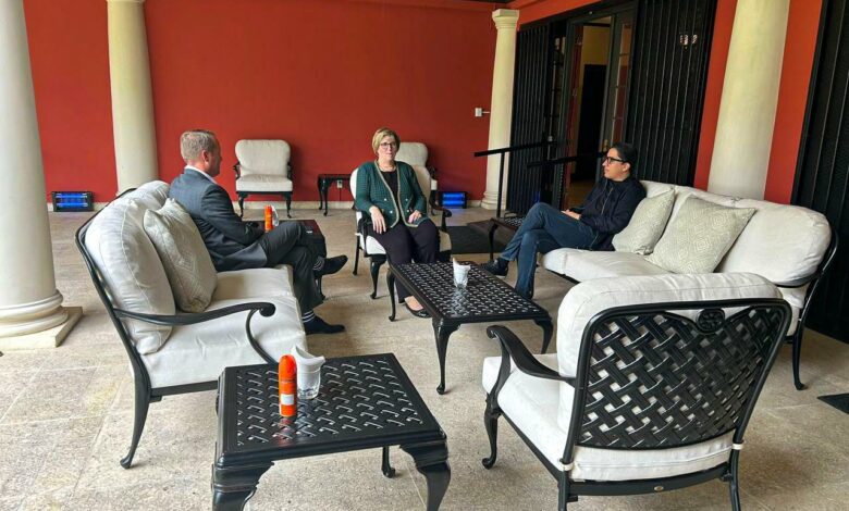 Hijo de Xiomara Castro se reúne con embajadora de EE.UU. para fortalecer relaciones bilaterales