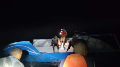 Fuerza Naval rescata a cinco hondureños naufragados en Guanaja