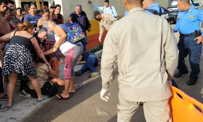 Hombre es atacado a balazos mientras llevaba a su hija a la escuela