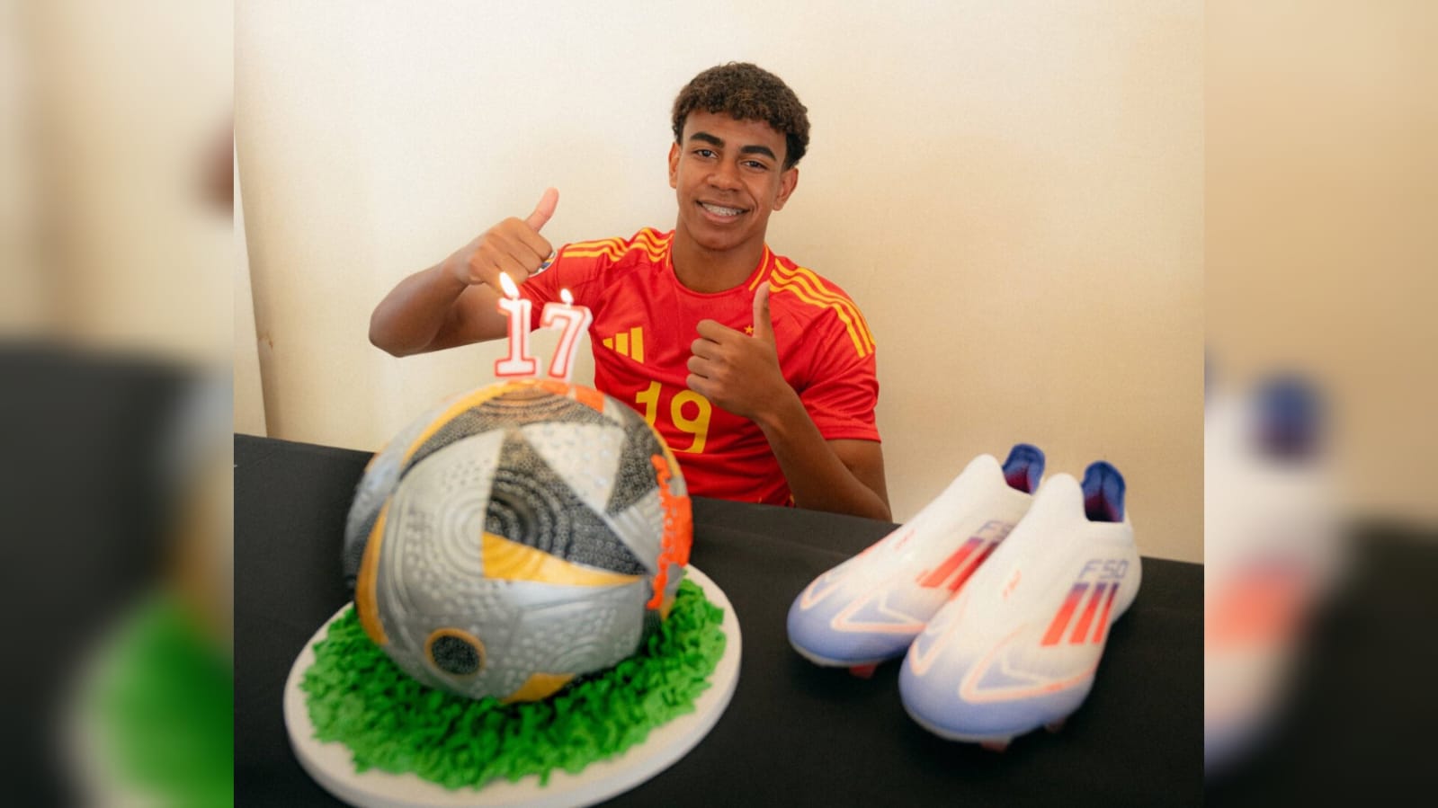Lamine Yamal celebra su cumpleaños antes de la final de la Eurocopa