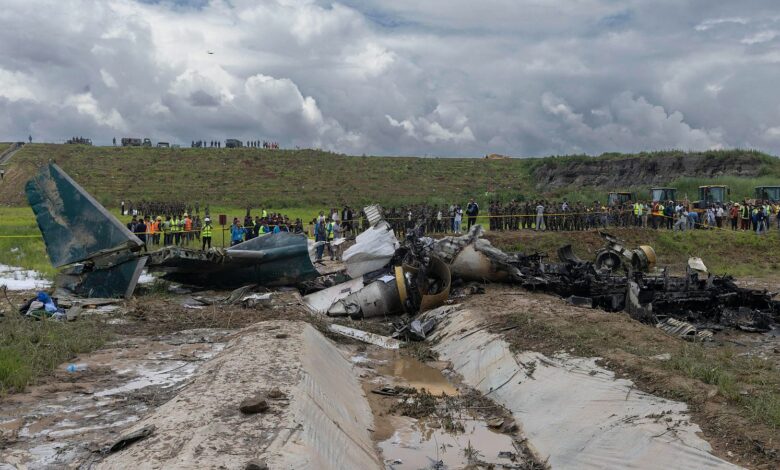 Mueren 18 personas al estrellarse un avión durante su despegue en Nepal