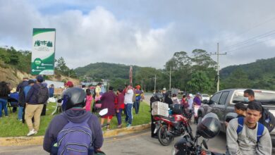 Pacientes renales bloquean carreteras en La Ceiba, TGU y SPS