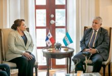 Presidenta Xiomara Castro sostiene reunión bilateral con presidente de Panamá