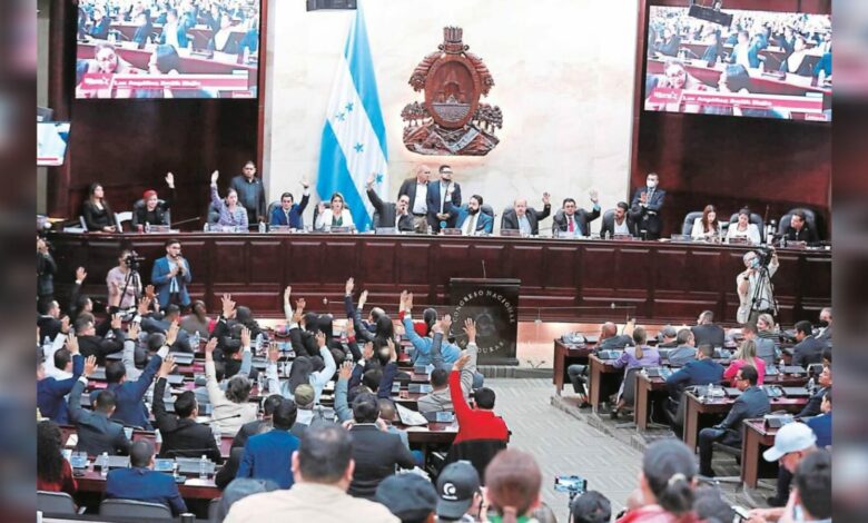 Suplentes ocupan curules de diputados afines a Jorge Cálix en el CN