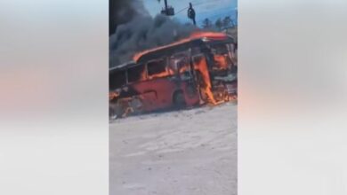 Autobús se incendia tras dejar migrantes en la frontera con Guatemala