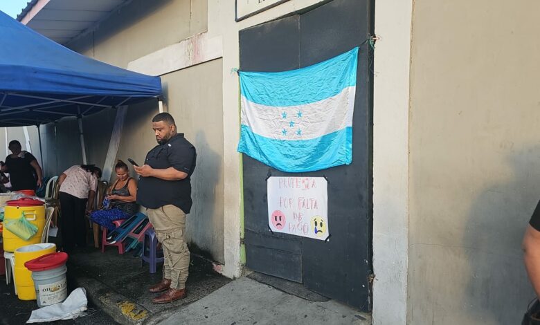 Continúa tomado el Hospital Leonardo Martínez