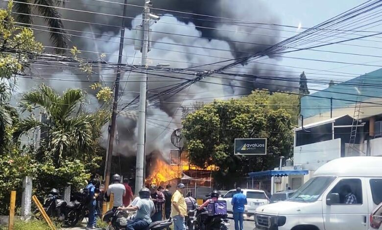 Incendio consume restaurante en San Pedro Sula sin dejar víctimas