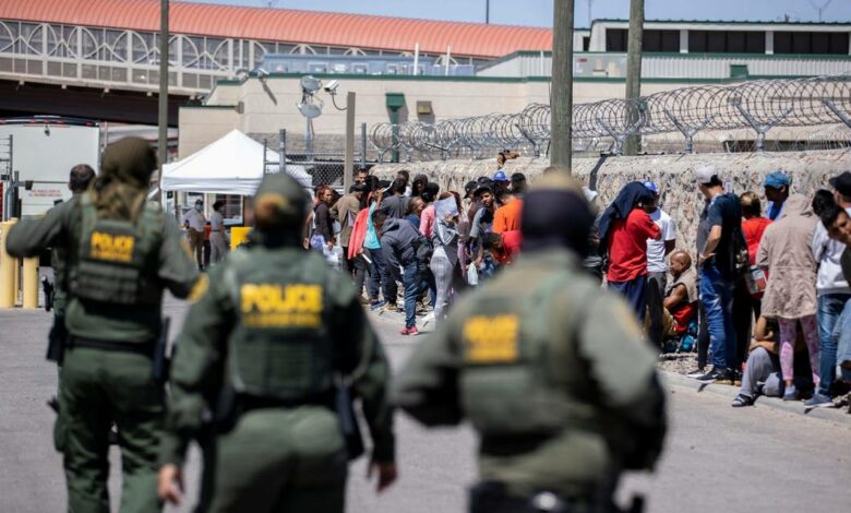 EE.UU. ya no libera a la mayoría de migrantes que cruzan la frontera de manera irregular