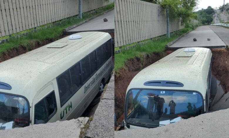 Bus cae a enorme socavón en la capital