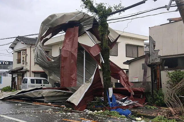 El tifón Shanshan causa estragos en Japón