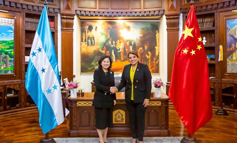 Honduras y China refuerzan lazos en cooperación, educación y TLC