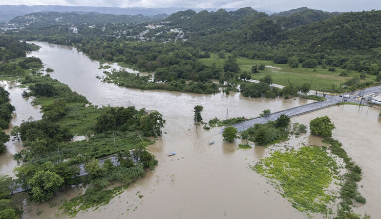 Huracán Ernesto se fortalece a categoría 2 y afecta a Puerto Rico y Bermudas