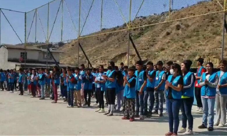 Niños migrantes se gradúan en la primera escuela en albergue de la frontera norte de México