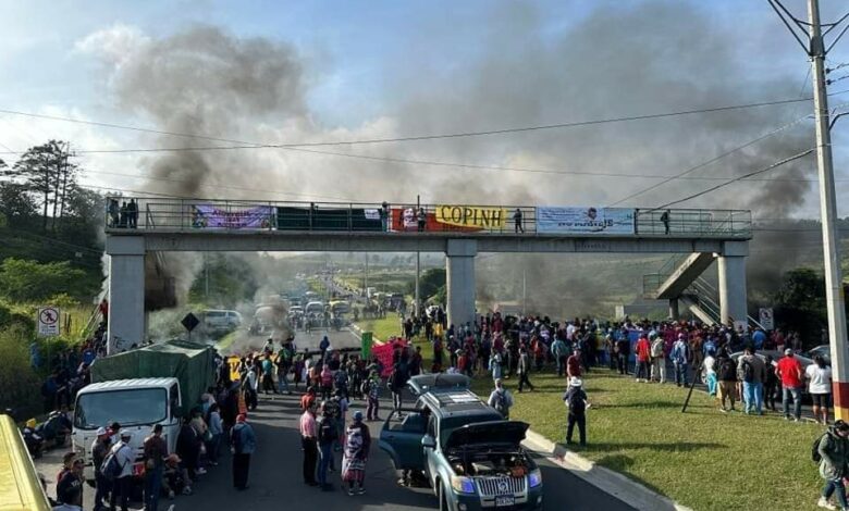 COPINH bloquea la carretera CA-5 en protesta por muerte de ambientalista