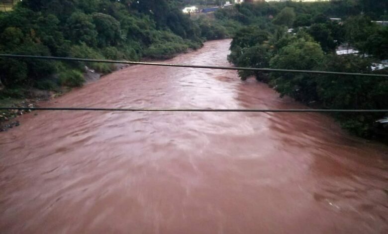 Evacuan a 90 personas en Tegucigalpa por filtraciones del río Choluteca