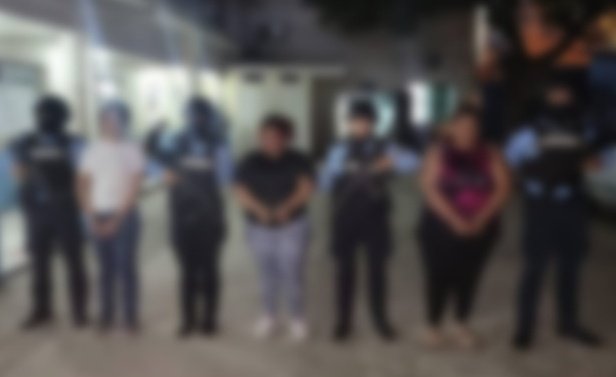 Envían a prisión a tres mujeres por secuestro de enfermero