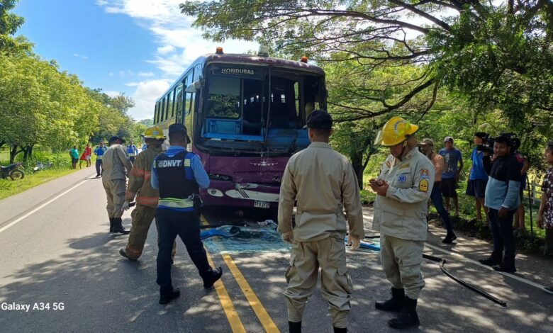 Accidente entre dos buses en Choluteca deja varios heridos