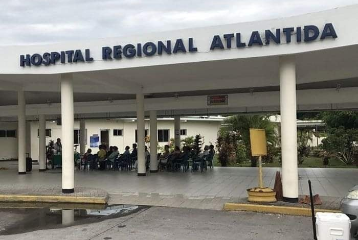 Sujeto ataca a disparos a un paciente en el Hospital Regional de Atlántida