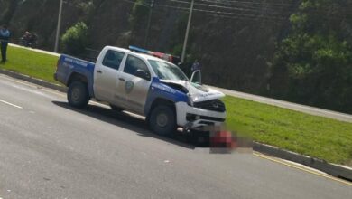 Hombre pierde la vida tras ser atropellado por patrulla policial