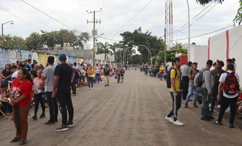 Migrantes en la frontera de México luchan contrarreloj por una cita de asilo en EE. UU.