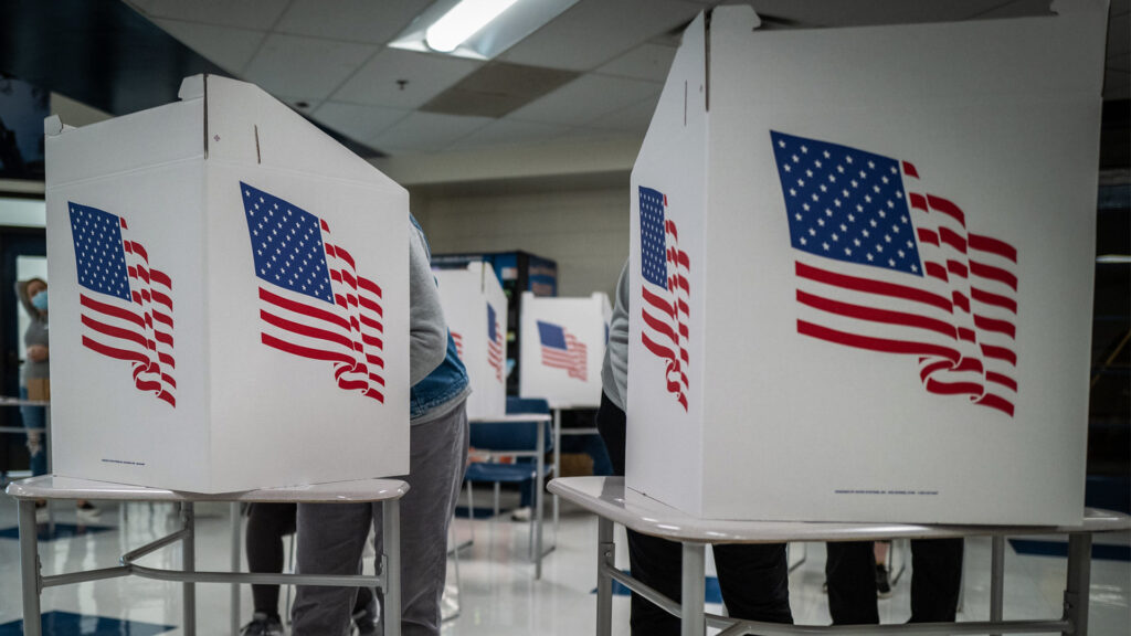 EE.UU. refuerza seguridad en centros de votación ante clima de violencia y polarización