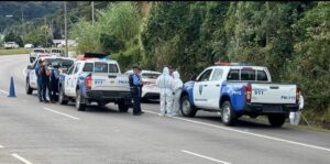 Hallan dos cadáveres en un vehículo abandonado en la carretera al norte del país