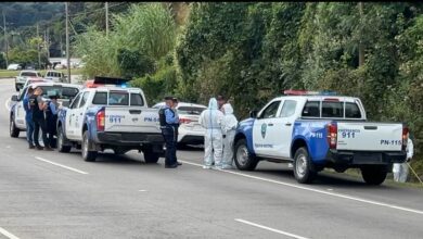 Hallan dos cadáveres en un vehículo abandonado en la carretera al norte del país