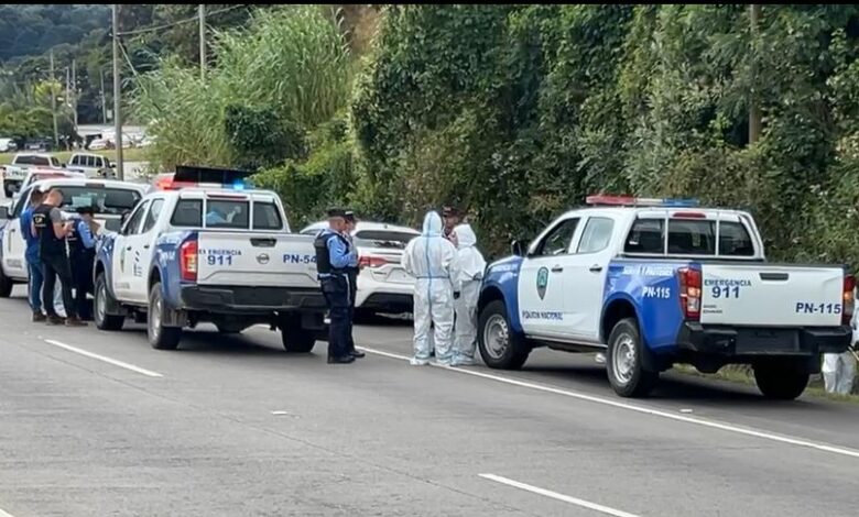 Hallan dos cadáveres en un vehículo abandonado en la carretera al norte del país