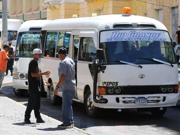 Transportistas denuncian extorsión con solicitud de "aguinaldo" por bandas criminales