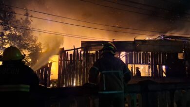 Voraz incendio arrasa con varios puestos en el mercado Las Américas en Comayagüela