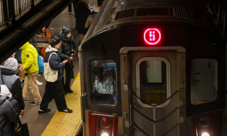 Mujer es quemada viva en vagón del metro de Nueva York