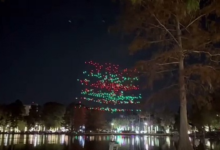 Así fue el momento cuando dron cae sobre niño durante espectáculo navideño