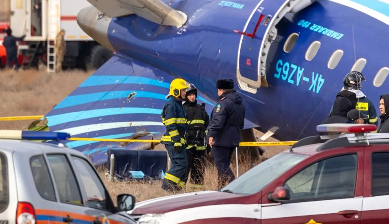 Posible ataque con misil ruso involucrado en avión que se estrelló en Kazajistán