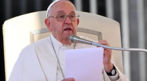 Papa Francisco insta a las familias a dialogar durante las comidas y evitar los teléfonos