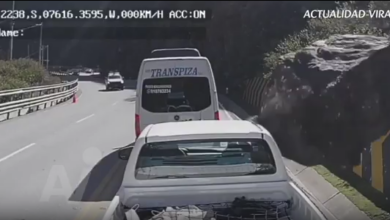 Trágico accidente: roca gigante cae sobre una camioneta y deja tres fallecidos (VIDEO)